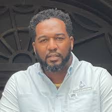 Tanya Plummer's Instagram, Twitter & Facebook