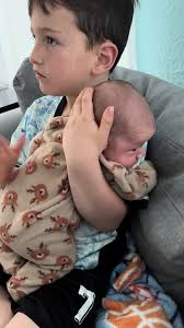 Paula 🪐✨ (@powlamarino)