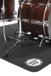 Wie verhindere ich das wegrutschen des schlagzeugs auf glatten bühnenböden? Schlagzeugteppich Musikhaus Schlaile Karlsruhe