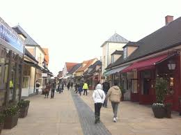 This outlet shopping in los angeles is an outdoor mall and is a lot larger in size than outlets at orange. La Vallee Village Factory Outlet Shopping In Serris France