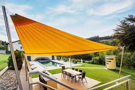 Im garten können laub und vögel den stoff schnell verschmutzen. Sonnensegelstoffe Wind Und Wetterfest Mit Starkem Uv Schutz Gardenplaza