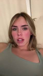 Robyn Hendricks's Instagram, Twitter & Facebook