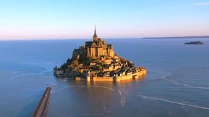 Je voue une passion pour le mont saint michel, même si ma dernière visite était un peu gachée par le nombre de touristes sans scrupules ni respect. Grandes Marees Le Spectacle Du Mont Saint Michel Redevenu Une Ile Lci