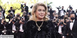 Catherine was born on october … Cannes 2021 Catherine Deneuve En Forme Pour Son Grand Retour Les Plus Belles Photos De Sa Montee Des Marches Pour De Son Vivant
