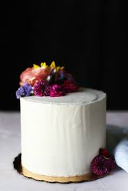 As we know, colorful things are always loved by kids especially girls, this rainbow flowers cake will make an impact on their special day. How To Decorate A Cake With Flowers