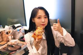 M Hiatus On Twitter In 2021 Mamamoo Moonbyul Moonbyul Cute Korean Girl