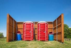 This price increases for deluxe or luxury equipment, which can cost anywhere between $175.00 to $450.00 per weekend. 2021 Porta Potty Rental Cost Cost To Rent Portable Toilets
