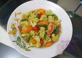 Resep tumis kol, telur simmple dan hemat bahan 200 gr sayur kol 1 bh wortel 2 butir telur 1 batang seledri 3 siung bawang. Cara Mudah Mengolah Tumis Kembang Kol Wortel Nikmat
