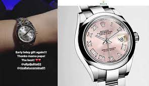 Beri hadiah sebuah jam tangan cantik untuk pacar kamu tersayang. Dapat Arloji Ratusan Juta Prilly Akhirnya Mau Pakai Jam Tangan