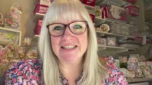 Create a card and a gift box with a decorative die!