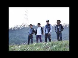 作詞：supper moment 作曲：supper moment 夢想 於漆黑裡仍然鏗鏘 仍然大聲高唱 仍然期待世界給我鼓掌 是妄想 趁現在追趕失散方向 曾懷著心底的信仰 千次萬次跌傷 開始不敢回頭尋覓那真相 明日那個幻想 也開始不甘被雕刻成石像 Supper Moment ç„¡ç›¡ Youtube
