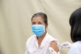 Dalam waktu 14 hari setelah suntikan pertama, vaksin akan bekerja sekitar 60 persen. Pertanyaan Awam Bagaimana Jika Terlambat Vaksin Covid 19 Dosis Kedua Semua Halaman Grid Health