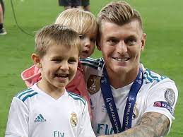 With toni kroos, gareth bale, sascha breese, casemiro. Primera Division News Toni Kroos Zum Dritten Mal Vater