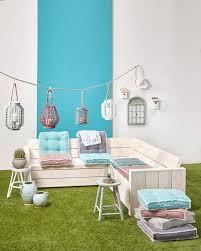 heerlijk buiten zitten met de zon op je snoet het kan weer met behulp van houten hoekbank belfort creeer je garden decor garden bloggers living spaces