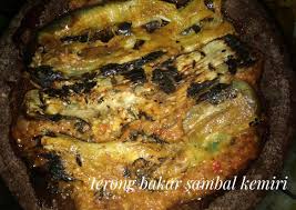 Resep dan cara membuat sambal terong balado yang lezat bahannya adalah 4 buah terong ungu 5 siung bawang merah 2 siung. Resep Terong Bakar Sambal Kemiri Oleh Indriaisyah Cookpad