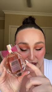 Viktor & Rolf Flowerbomb Perfume Review