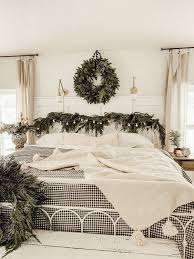 31 Festive Minimalist Christmas Bedroom Ideas Lady Decluttered In 2020 Christmas Decorations Bedroom Christmas Bedroom Cottage Christmas