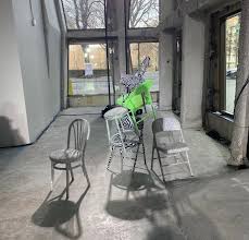 The Most Glamorous Bedazzled Folding Chairs Made A Debut At Fashion Week In 2020 Folding Chair Chair Miami Design