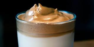 Whip until the mixture is thickened and holds its shape, 3 to 4 minutes step 2 pour 1/2 of the milk into an old fashioned glass. Was Ist Der Dalgona Coffee Coffeesomething De