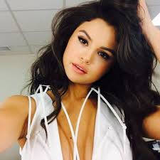 Aug 24, 2019 · born on 22 nd of july in the year 1992, selena marie gomez, is an american origin singer, actor, songwriter along with a producer. Selena Gomez Selena Gomez Photos And Outfits On 21 Buttons