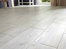 Parquet flottant massif ou contrecollé nous vous proposons une large gamme de parquets flottants aux meilleurs tarifs disponible immediatement. Parquet Flottant Pas Cher Parquet Pvc Brico Depot Inspirant Revetement De Sol Pvc Idees Conception Jardin Idees Conception Jardin
