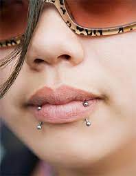 Snake Bites Piercing Holen Sie Sich Alle Ihre Informationen Hier Piercing Visage Morsure De Serpent Piercing Levre