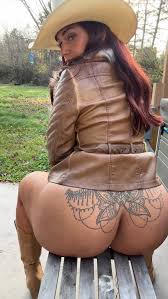 Cake Queen - Free pics, galleries & more at Babepedia