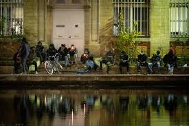 La première salle de consommation à moindre risque en france, projet longtemps controversé, est inaugurée ce mardi dans le 10 e arrondissement de la ce mardi 11 octobre a eu lieu l'inauguration de cet espace d'injection assistée dans le 10e arrondissement par la maire ps de paris anne hidalgo. Paris La Droite S Oppose A L Ouverture D Une Nouvelle Salle De Shoot Dans La Capitale Cnews