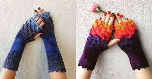 Dragon scale gloves made with engineered plastic scales these gloves are made of knitted scalemaille. Prepare For Winter With These Cute Fingerless Dragonscale Gloves