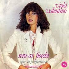 Viola valentino tra i protagonisti della nuova puntata di techetechetè in onda su raiuno. Viola Valentino Musica Contorni