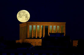 Here are 7 things you didn't know about next week's super flower blood moon eclipse to help you better experience this rare event: Kteiadydkv0kcm