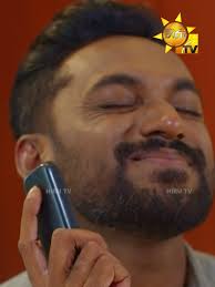 සුදු දෝණීගෙන් කලු මහත්තයාට හාච්චියක් 😘❤