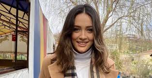 Share a gif and browse these related gif searches. Zehra Gunes Boy Kilo Yas Ayak Numarasi Haberonu Com