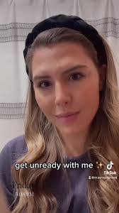 Ashley Dumont's Instagram, Twitter & Facebook