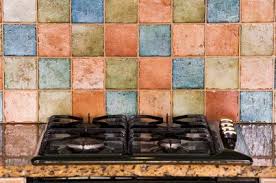 installing kitchen backsplash tiles