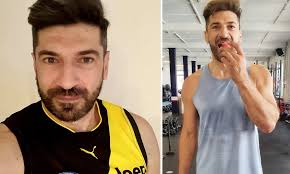 Melbourne man sues ex-girlfriends who allegedly wrote letter to fiancee  saying he was violent