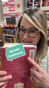 Daisy Loomis's Instagram, Twitter & Facebook