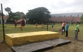 Lompat tinggi merupakan salah satu cabang olahraga atletik nomor lompat dengan melakukan tolakan untuk mendapatkan lompatan pada dasarnya teknik dasar lompat tinggi hampir sama dengan teknik dasar lompat jauh. Hanya Empat Sprinter Yang Dinilai Berkualitas