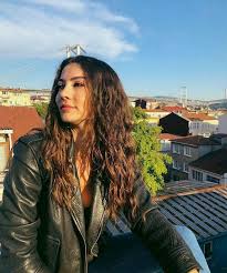 Burcu Ozberk Askimmm Sac Guzelligi Unluler Selena Gomez