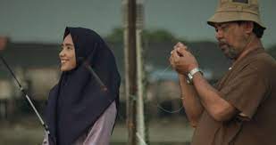 As a father, wak does everything he can in order. Bisik Pada Langit On Moviebuff Com