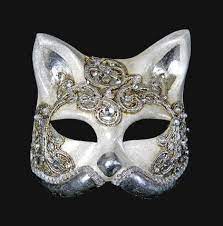Ornate And With A Delicate Cracked Eggshell Effect This Beautiful White And Silver Mask Is A Perfect Fit No Matt Cat Masquerade Mask Masks Masquerade Cat Mask