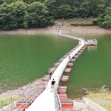 先日スタッフで奥多摩湖の奥の方 留浦 のドラム缶橋へ行ってきました 本当のお目当ては東京最西端にある食堂島勝さんのかつ丼 とても美味しかったです お店のご夫婦もとても素敵な方でした トレックリング店舗から約17キロで奥多摩むかし道 湖畔沿いを走り