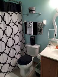 Quick And Easy Small Bathroom Decorating Tips Diy Room Ideas Small Apartment Bathroom Restroom Decor Black Bathroom Decor