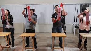 En poki puedes jugar juegos en línea gratis en la escuela o en casa. Minute To Win It Movin On Up 4 Players Una Pila De Vasos Rojos Y Uno De Otro Juegos Para Fiestas De Adultos Juegos De Fiesta Juegos Divertidos Para Fiestas