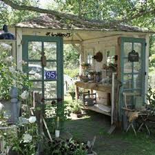 30 Bilder Von Sussen Gartenhauschen Die Sie Begeistern Gartenhaus Wo Alle Garten Accessoires Aufbewahrt Werden The Pos Backyard Cottage Garden Recycled Garden