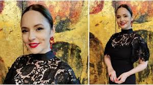 Vezi biografii, cele mai noi aparitii ale celebritatilor, interviuri, barfe, diete de vedete, trenduri lansate de staruri, fotografii si video cu vedete pe covorul rosu, stiri mondene de ultima ora. Andreea Marin A Publicat O Fotografie In BraÈ›ele Iubitului De Ziua Lui De NaÈ™tere Foto Ea Md