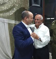 אם יגיע נפתלי בנט לכיסא ראש הממשלה, הוא יעשה היסטוריה כבר בכך שיחליף את האיש אשר שלט יותר מכל. ×'××™×¨×•×¢ × ×¤×œ× ×©×œ ×™×•×¦××™ ×ª×™×ž×Ÿ × ×¤×ª×œ×™ ×'× ×˜ Naftali Bennett Facebook