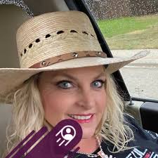 Congratulations to Margo Powell Smith & Quietly Famous winning the Saturday  1D Open Barrels with a 15.701. The Betty's