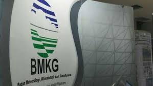 Jun 16, 2021 · gempa bumi mengguncang kabupaten maluku tengah, provinsi maluku, rabu (16/6/2021) sekitar pukul 13.43 wit. Viral Video Air Laut Di Pantai Maluku Tengah Mulai Surut