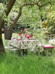 Tischdeko Ideen Zum Selbermachen 110 Gunstige Und Stilvolle Ideen Garten Und Outdoor Rustikaler Garten Sitzplatz Im Garten
